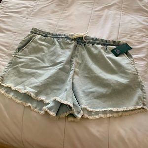 Light demon shorts